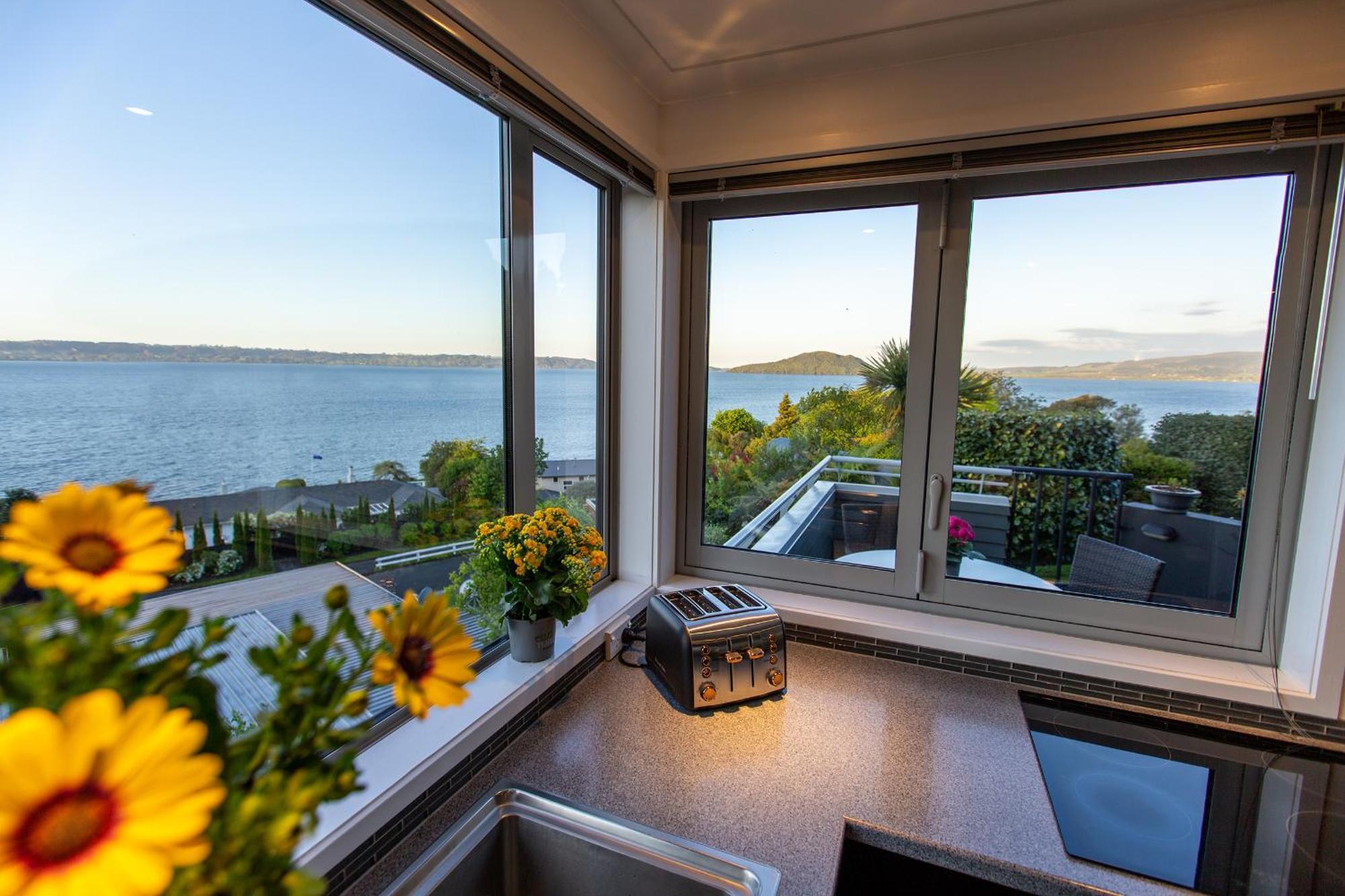Rotorua Serenity Lakeview Retreat מראה חיצוני תמונה
