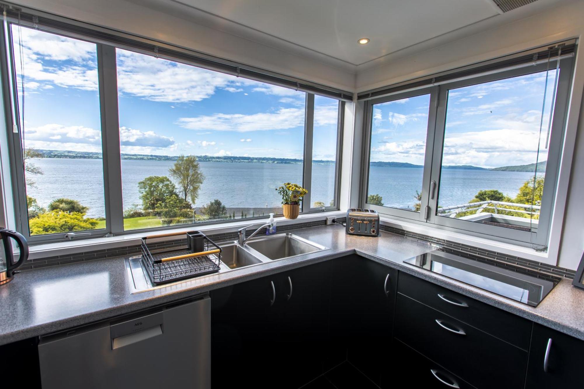 Rotorua Serenity Lakeview Retreat מראה חיצוני תמונה