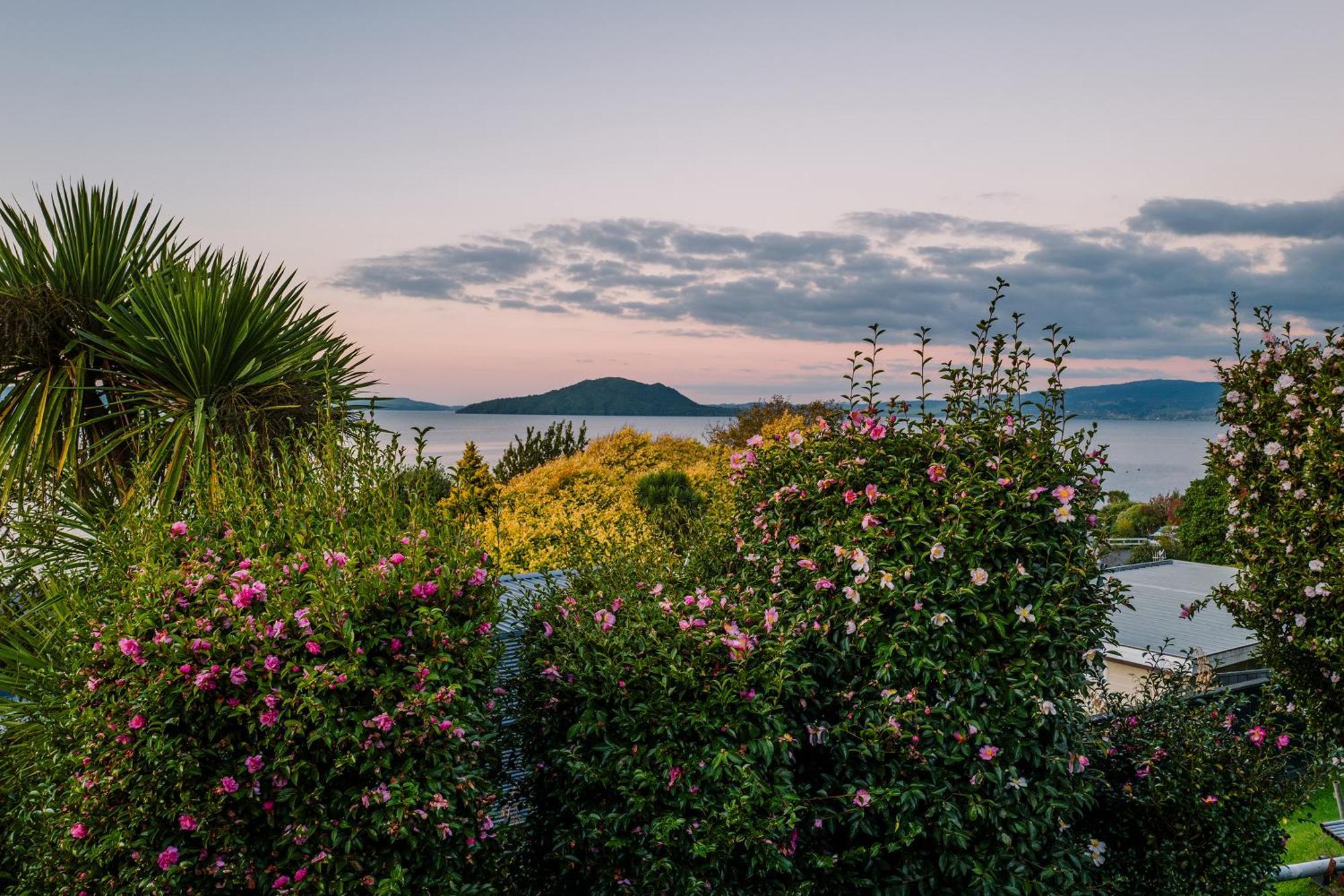 Rotorua Serenity Lakeview Retreat מראה חיצוני תמונה