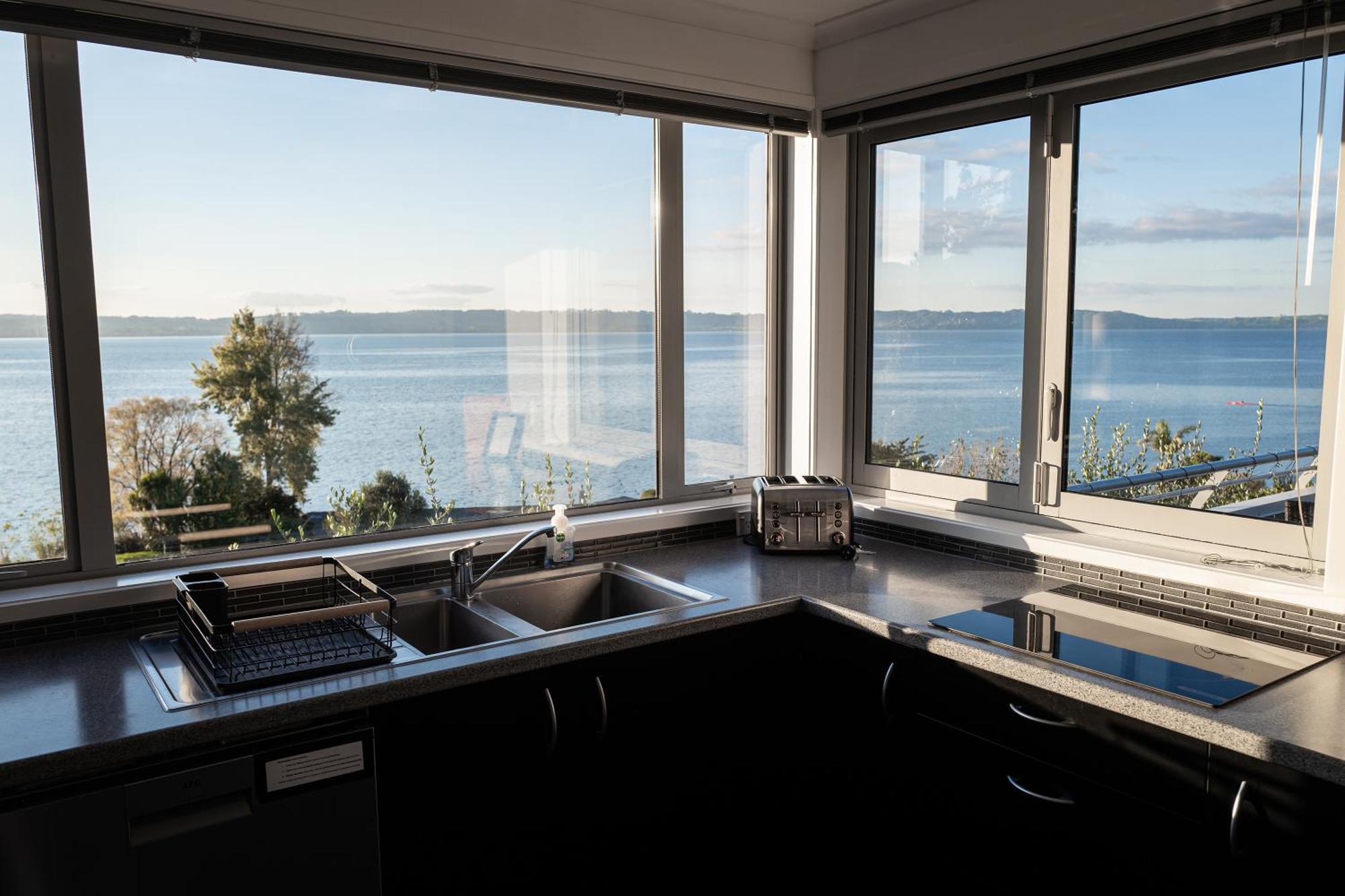 Rotorua Serenity Lakeview Retreat מראה חיצוני תמונה