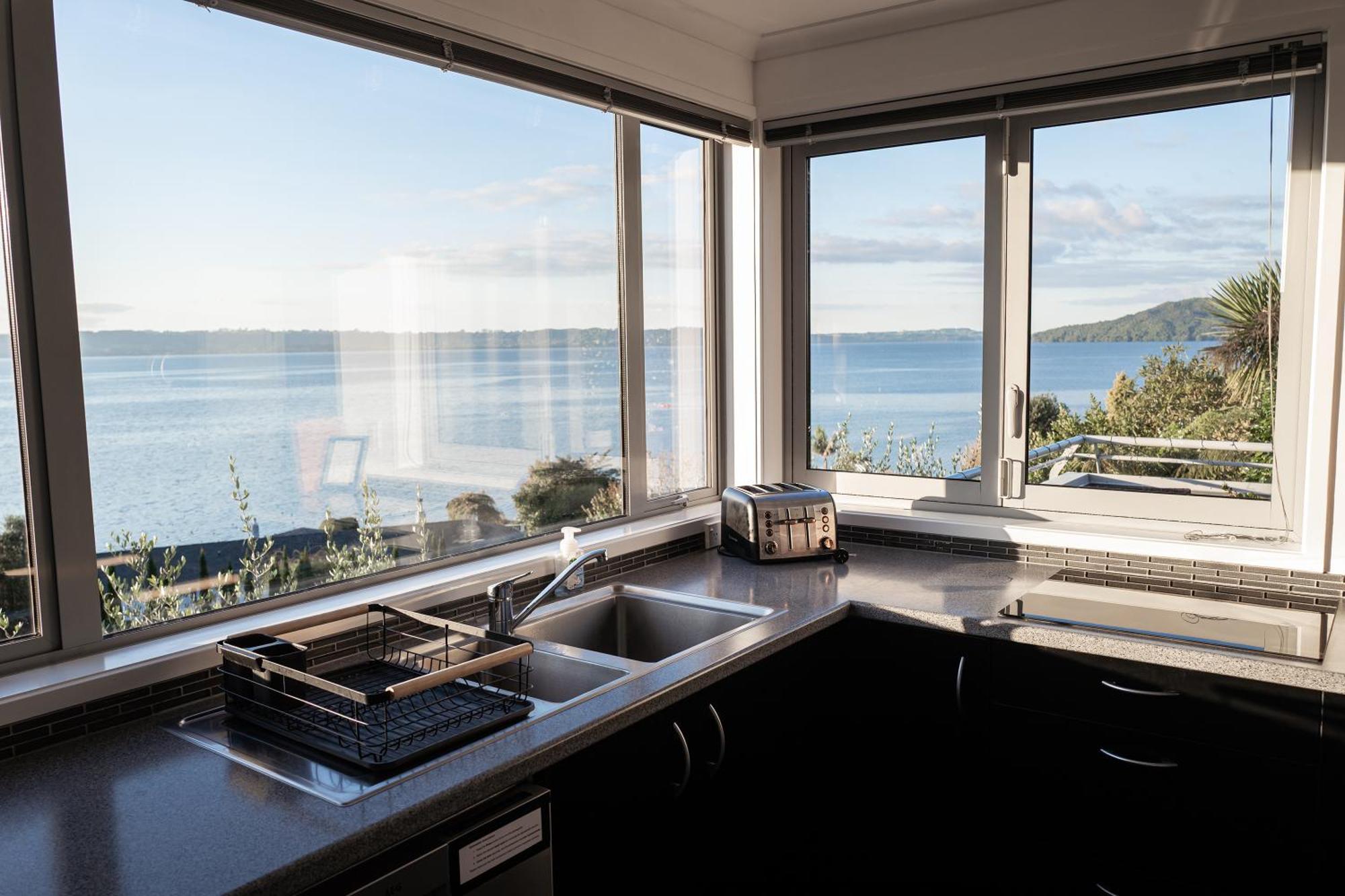 Rotorua Serenity Lakeview Retreat מראה חיצוני תמונה